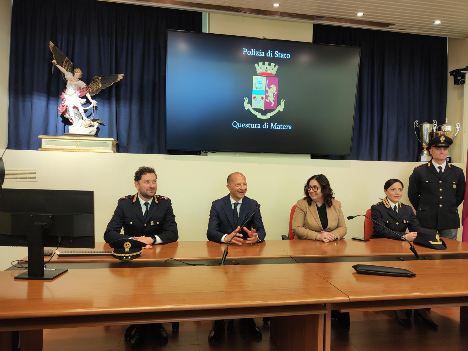 Polizia Matera, si è insediato il nuovo Questore dott. Davide Della ...